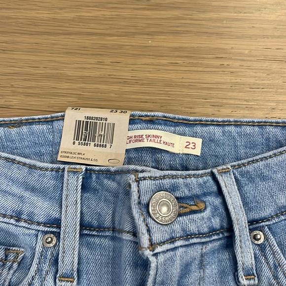 BNWT Levi’s 721 High Rise Skinny Hypersoft Jeans Size 23 x 30 - Picture 3 of 6